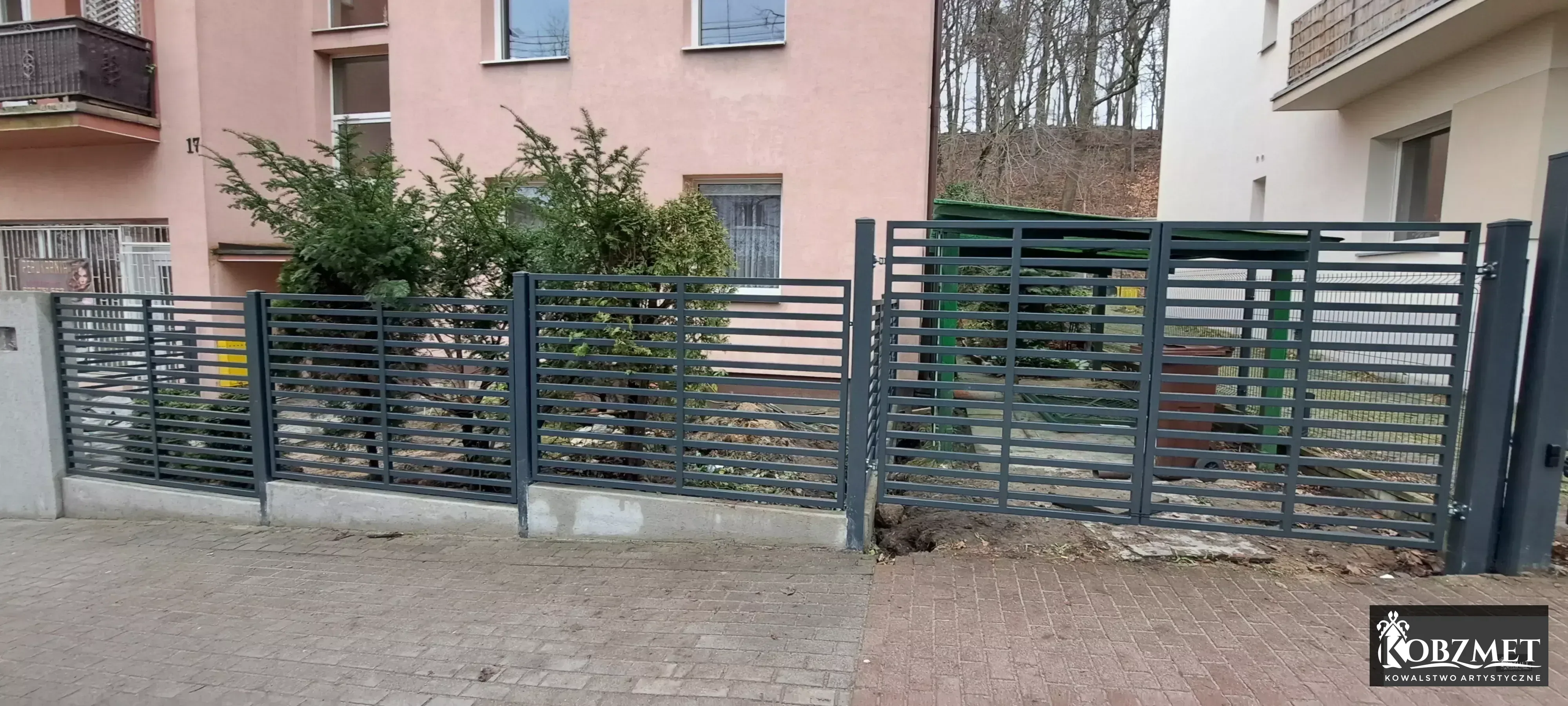 Bramy i ogrodzenia — KOBZMET
